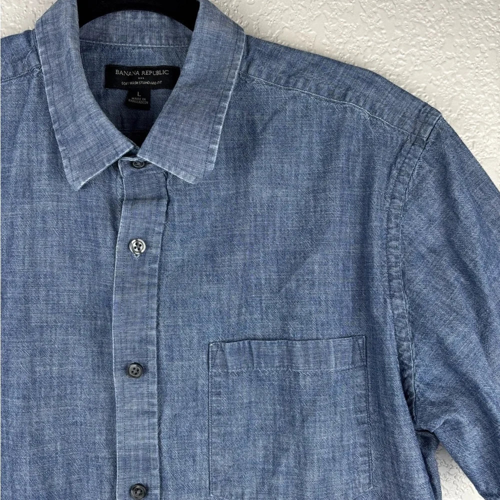 Banana Republic Soft Wash Standard Fit Chambray Shirt Men’s Large Blue Cotton